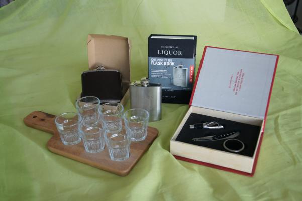 Schnapsrunde, Flachmann, Wein-Entkorker